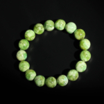 Bracciale di design ornato con sfere da 12-13mm di gemma di variscite originale 5A+ con sfumature verde chiaro.