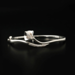 Luxus-Design-Armreif aus 925er Sterlingsilber mit kunstvollen Emaille-Details in Handarbeit und Zirkon-Akzenten.