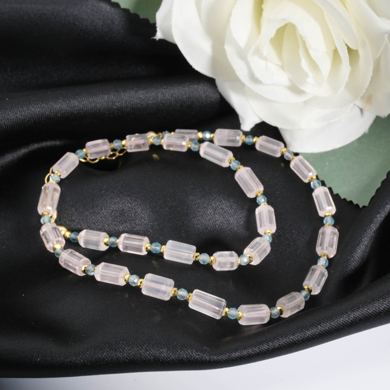 Echte 925 Silber Damen Design-Kette mit zylindrischem Rosenquarz, blauem Topas und goldenem Hämatit.