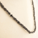 Collier de design pour femme en argent 925 (41+5cm) avec perles brutes de diamant noir naturel.