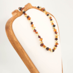 Collier pour bébé en ambre baltique naturel original certifié (5-7g, 30-35cm) avec perles multicolores et nœuds de sécurité.