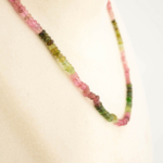 Collar de diseño para mujer en plata de ley 925 con cuentas rondelle facetadas de turmalina natural multicolor (2x3mm).