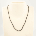 Collar de diseño para mujer en plata de ley 925 con cuentas brutas de diamante negro natural.