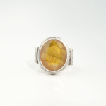 Handgefertigter Luxus-Ring aus 925 Silber mit einem originalen 12,45ct gelben Saphir-Naturstein im Fasetten-Schliff.