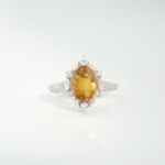 Anillo de diseño de lujo para mujer adornado con gema de zafiro amarillo natural original de 4,10ct y circonitas marquesa en plata de ley 925.