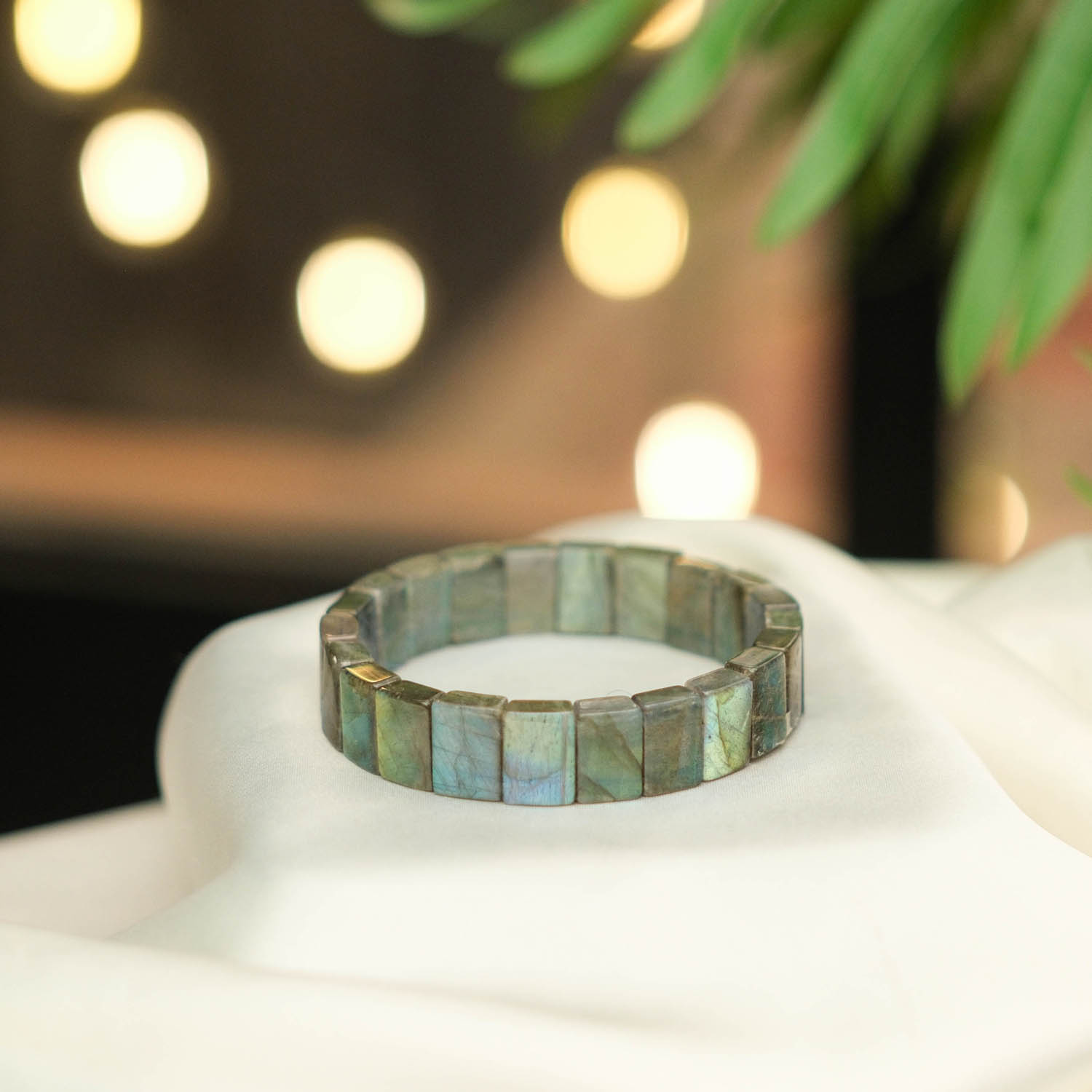luxus-6a-labradorit-naturstein-rolex-design-vip-armband Luxus-Design-VIP-Herrenarmband aus originalen 6A+ Labradorit-Natursteinen im flachen Rolex-Uhrenband-Schliff mit intensiven Farbspielen.