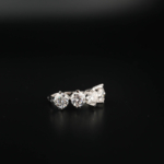 Anillo de diseño de lujo en plata de ley 925 de cinco piedras, adornado con moisanitas naturales 4ct certificadas por GRA de corte redondo.