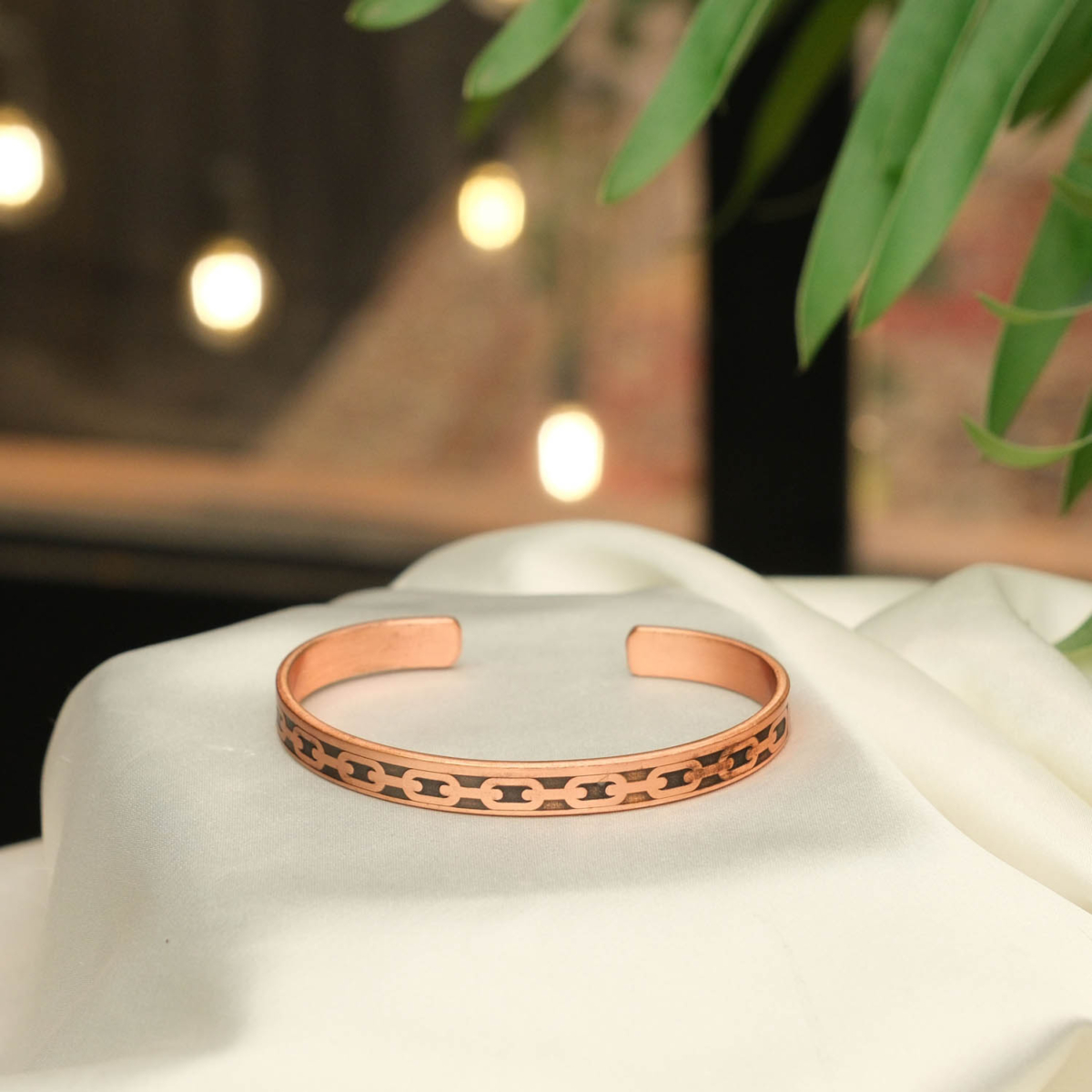 Handgearbeitetes dünnes Armband aus originalem purem Kupfer mit Kettengliedern-Muster außen.
