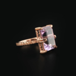 Anillo de diseño de lujo para mujer en plata de ley 925 chapado en oro rosa, adornado con una gema de ametrina natural de corte esmeralda.