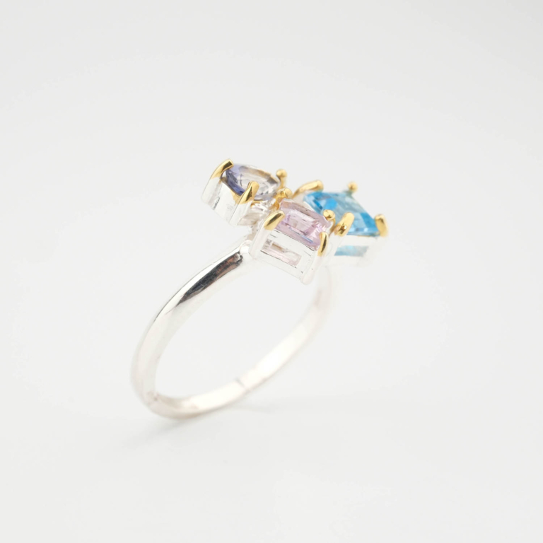 Bague de luxe pour femme en argent sterling 925 ornée de pierres naturelles originales de topaze bleue, saphir et améthyste.