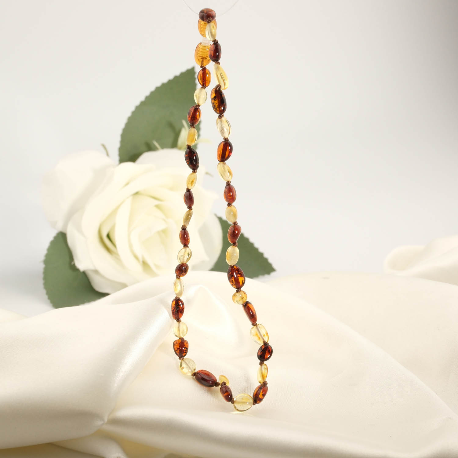 orijinal-baltik-kehribar-dogal-tas-bebek-kolye-4-7gr-30-35cm Zertifizierte original baltische Bernstein Babykette (30-35cm, 4-7g) mit glatt polierten Bernsteinperlen.