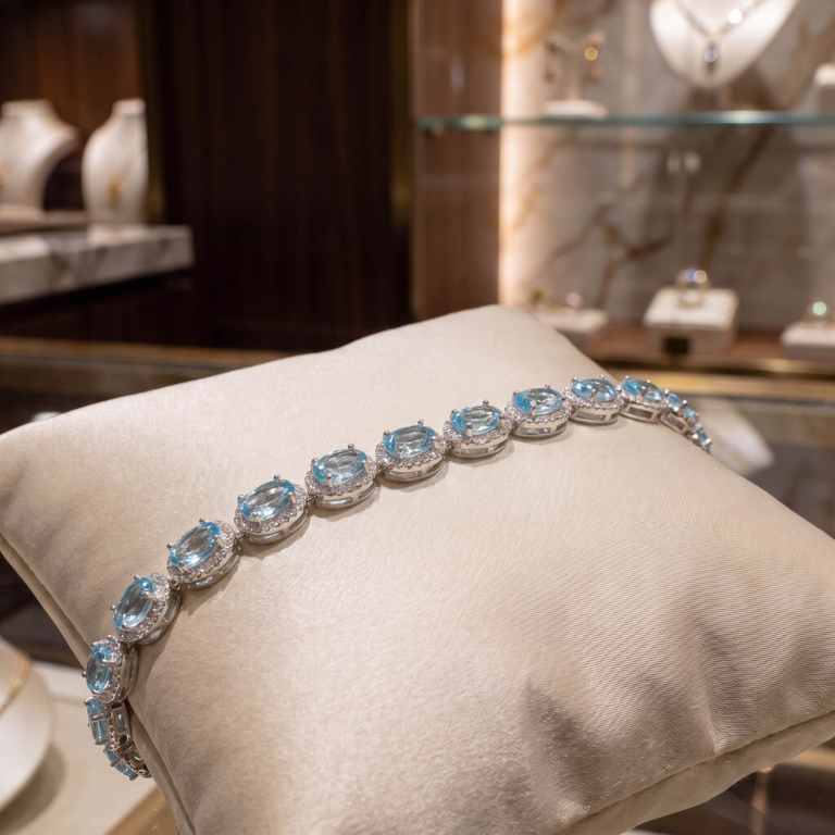 Sıralı oval faset kesim gökyüzü mavisi orijinal blue topaz taşlı 925 ayar gümüş tasarım lüks bileklik modeli.