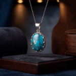 Luxus-Design-Kette aus 925er Sterlingsilber, besetzt mit einem originalen türkis-Edelstein mit Pyrit-Adern im ovalen Kabosonschliff.