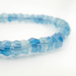 Bracciale di design ornato con sfere sfaccettate da 4x6,5mm di gemma di acquamarina originale 8A+ VIP con sfumature celesti.