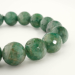 Bracelet de prestige orné de perles rondes facettées de 11-12mm en émeraude naturelle originale de qualité 6A+.