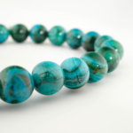 Bracelet orné de perles rondes de 8-9mm en malachite et chrysocolle naturelle originale de qualité 6A+ aux reflets bleus et verts.