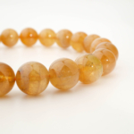 Bracelet orné de perles rondes de 8-9mm en tourmaline jaune et orange naturelle originale aux reflets chauds.