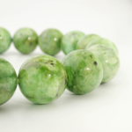 Bracelet de prestige orné de perles rondes de 12-13mm en variscite verte naturelle originale de qualité 5A+.
