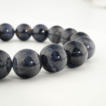 Bracelet de prestige orné de perles rondes de 12-13mm en saphir bleu naturel original de qualité 5A+.