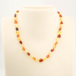 Collier pour bébé en ambre baltique naturel original certifié (5-7g, 35-40cm) avec perles multicolores et nœuds de sécurité.