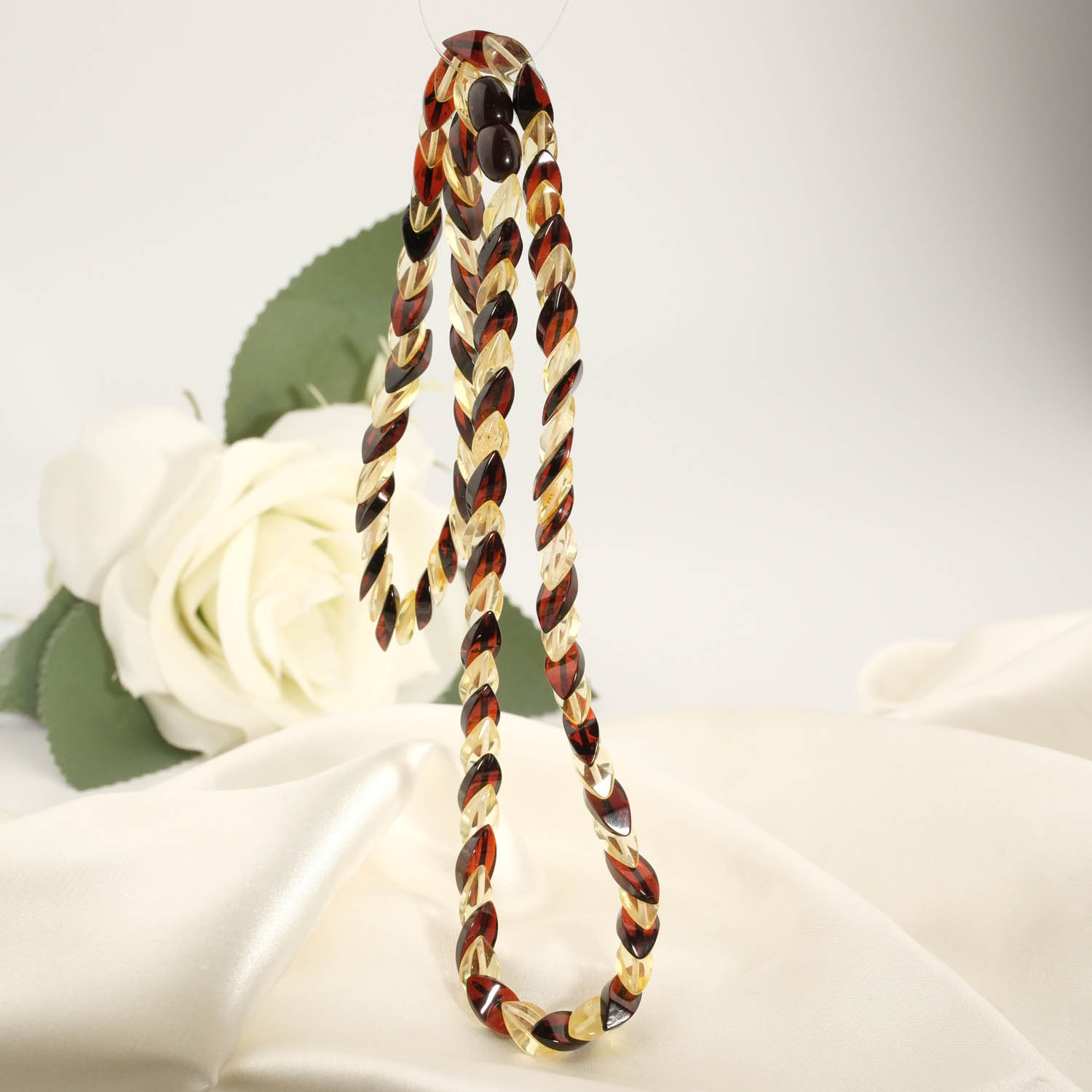 sertifikali-orijinal-baltik-kehribar-dogal-tas-yetiskin-kolye-7-10gr-50-55cm Sertifikalı Orijinal Kehribar Doğal Taş Yetişkin Kolye - Görsel 1