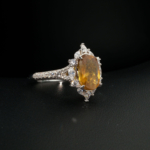 Handgefertigter Luxus-Damen-Ring aus 925 Silber mit einem originalen 4,10ct gelben Saphir-Naturstein und Marquise-Zirkonia-Halo.