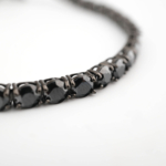 Bracelet tennis de luxe en argent sterling 925 plaqué noir orné de pierres d'onyx noir originales coupe ronde.