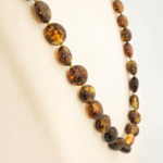 Collana da adulto in ambra baltica naturale originale certificata da 20-23g con grani color cognac scuro.