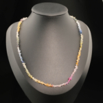 Collier de design pour femme en argent 925 (41+5cm) avec perles facettées en goutte de saphir naturel multicolore.