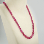 Collier 51cm en rubis naturel rouge-magenta qualité 7A+ taille ovale facettée avec fermoir en argent 925.