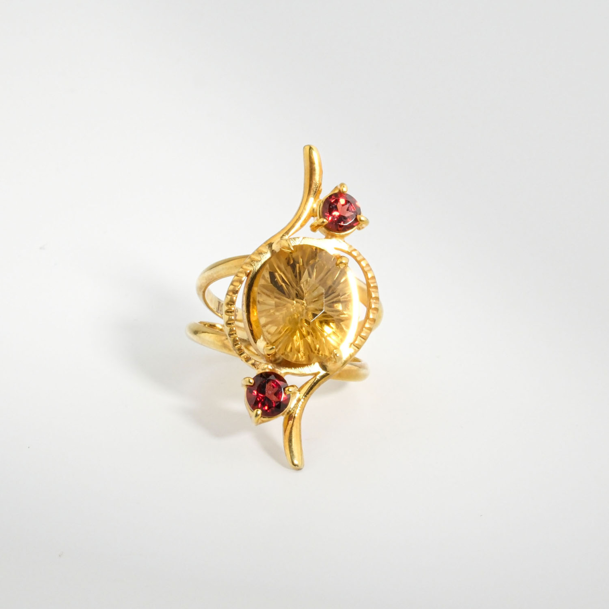 A 925 sterling silver gold-plated women's ring featuring a 5.2 ct natural faceted round citrine and garnet gemstones.
