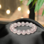 Design-Armband aus originalen 13-14mm 6A+ Rosenquarz-Natursteinen im glatten Rundperlen-Schliff.