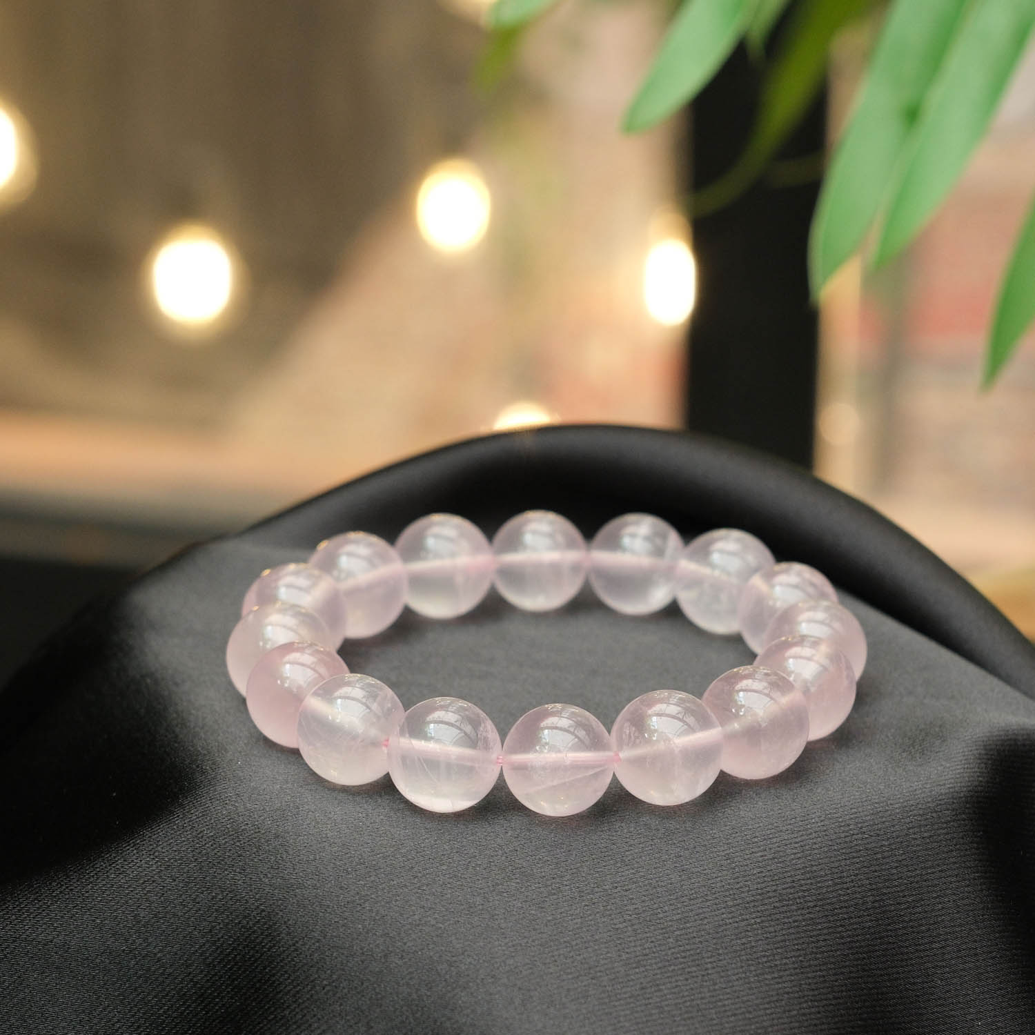 bracciale-pietra-quarzo-rosa-naturale-6a-13-14mm-sfere-elegante Design-Armband aus originalen 13-14mm 6A+ Rosenquarz-Natursteinen im glatten Rundperlen-Schliff.