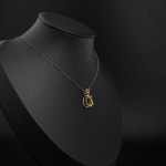 Collier de design pour femme en argent 925 orné de citrines jaunes naturelles taillées en poire et ronde.