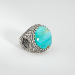 Bague pour homme faite main en argent 925 sertie d'une turquoise d'Arizona naturelle bleue taillée en cabochon.