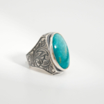 Bague pour homme faite main en argent 925 sertie d'une grande turquoise d'Arizona naturelle bleue taillée en cabochon.