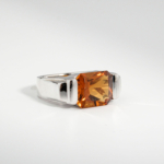 Bague unisex en argent 925 sertie d'une citrine orange naturelle de 8 ct taillée en radiant.