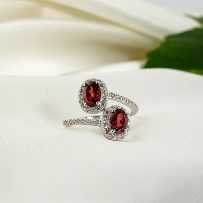 Orijinal çift oval faset kesim bordo garnet lal taşlı zirkon çerçeveli 925 ayar gümüş kadın yüzük.