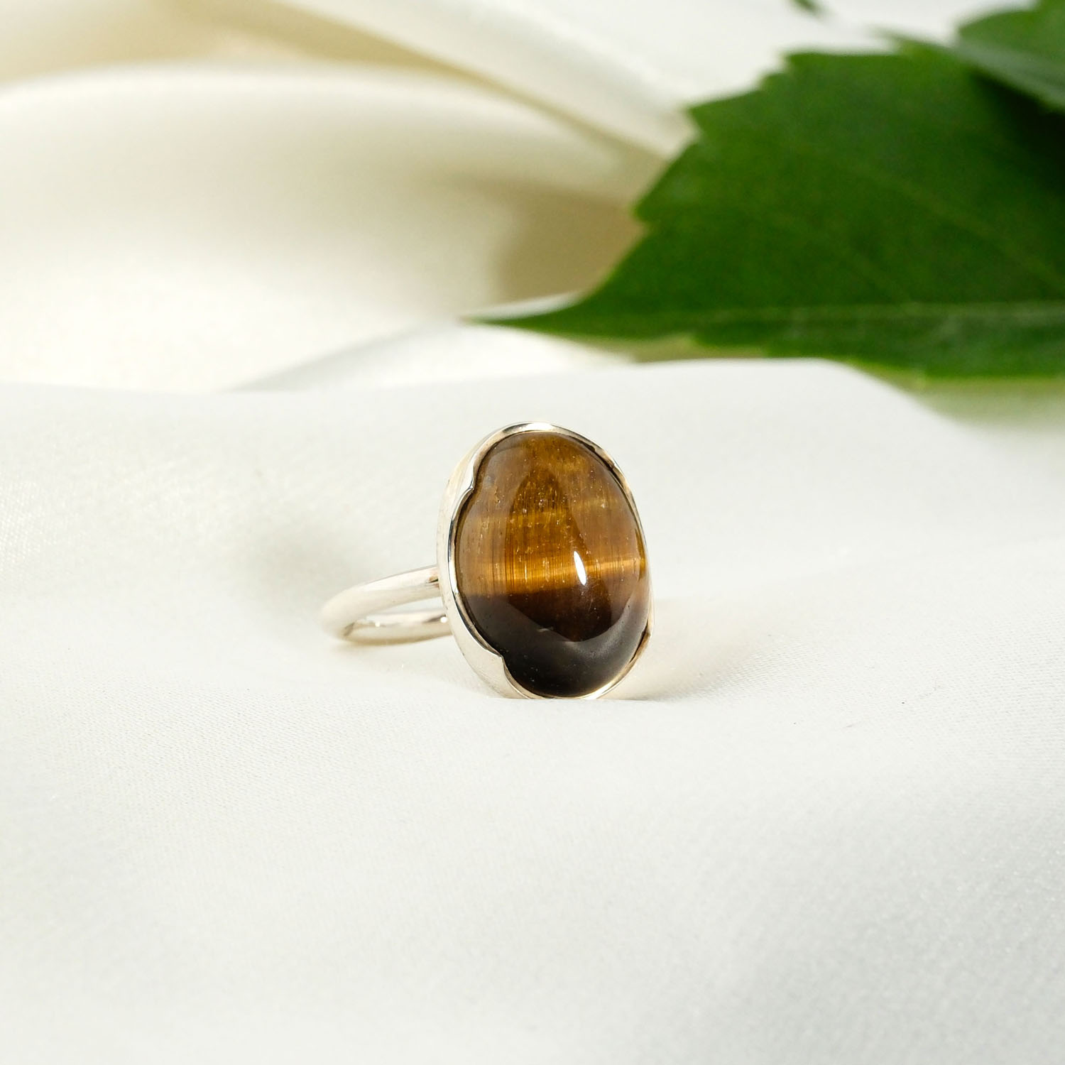 natural-tigers-eye-gemstone-925-sterling-silver-women-ring Orijinal oval kabaşon kesim sarı-kahve hareli kaplangözü taşlı 925 ayar gümüş kadın tasarım yüzük.