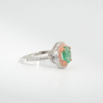 Bague pour femme en argent 925 sertie d'une émeraude de Zambie naturelle de 1,24 ct entourée de zircons roses et blancs.