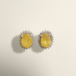 Pendientes de diseño de lujo hechos de piedras de zafiro amarillo natural de corte facetado ovalado engastadas en plata de ley 925 con halo de circonitas.