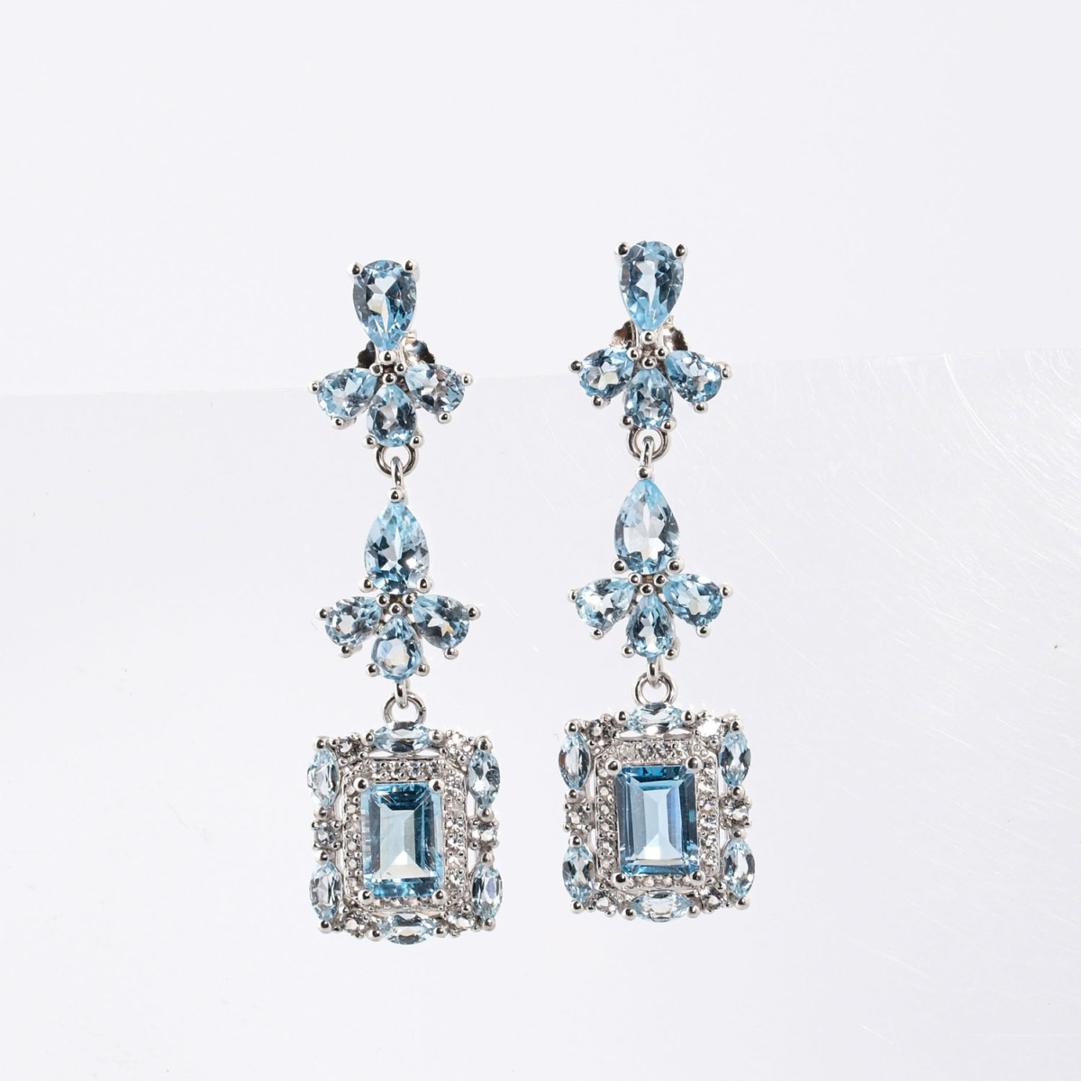 Boucles d'oreilles pendantes en argent 925 avec topaze bleue naturelle originale taille baguette et poire.