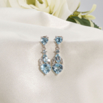 Boucles d'oreilles pendantes en argent 925 avec topaze bleue naturelle originale en forme de cœur et zircons.