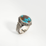 Bague pour homme faite main en argent 925 sertie d'une turquoise naturelle de Nishapur taillée en cabochon avec matrice brune.