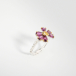Bague pour femme en argent 925 sertie de tourmalines rubellites roses naturelles taillées en poire en forme de fleur.