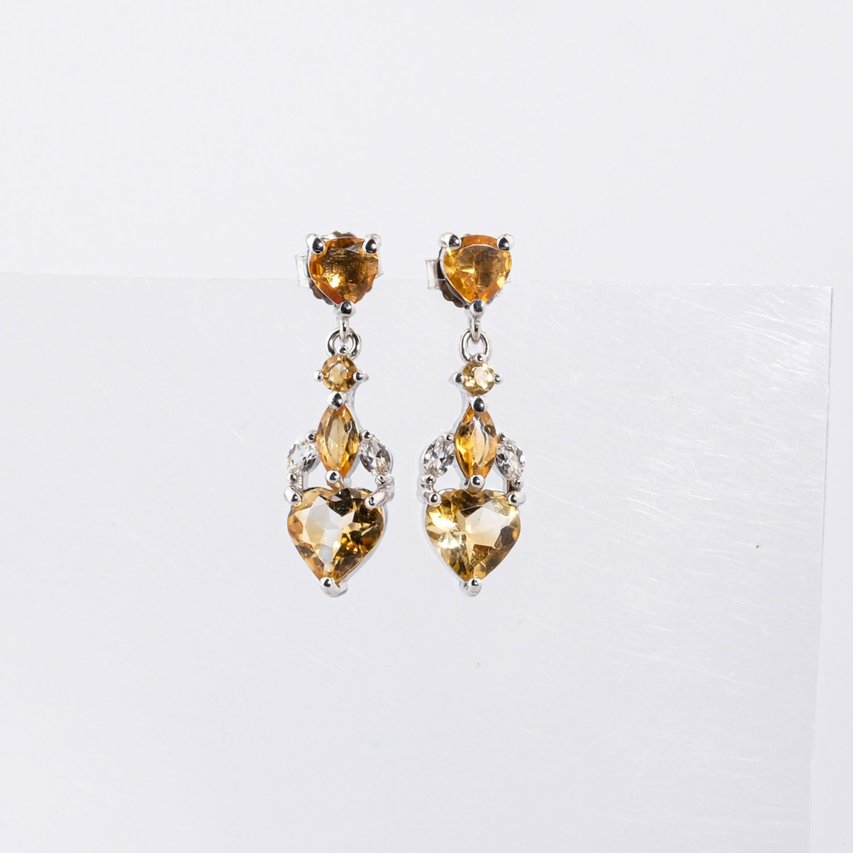 Boucles d'oreilles pendantes en argent 925 avec citrine naturelle originale en forme de cœur et zircons.