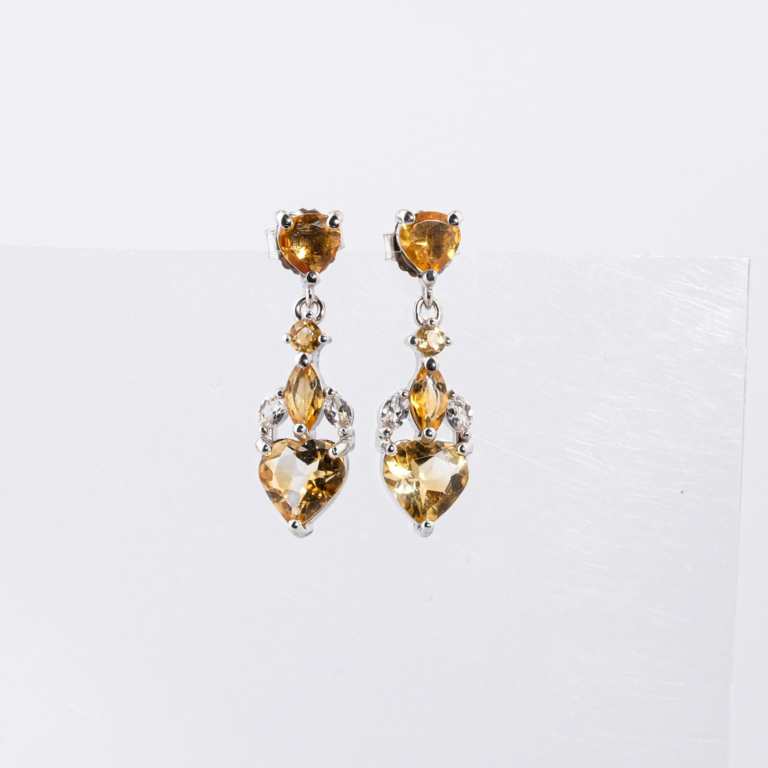Boucles d'oreilles pendantes en argent 925 avec citrine naturelle originale en forme de cœur et zircons.