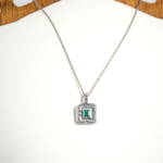 Pendentif unisex fait main en argent 925 serti d'une émeraude naturelle de Zambie taillée en carré.