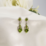 Boucles d'oreilles pendantes en argent 925 avec péridot naturel original en forme de cœur et zircons.