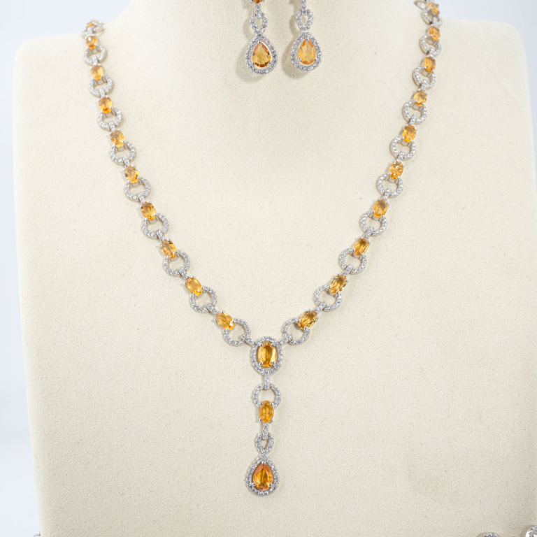 Parure de bijoux pour femme en argent 925 avec citrines naturelles comprenant collier 43+5cm, bracelet 17+3cm, boucles et bague.